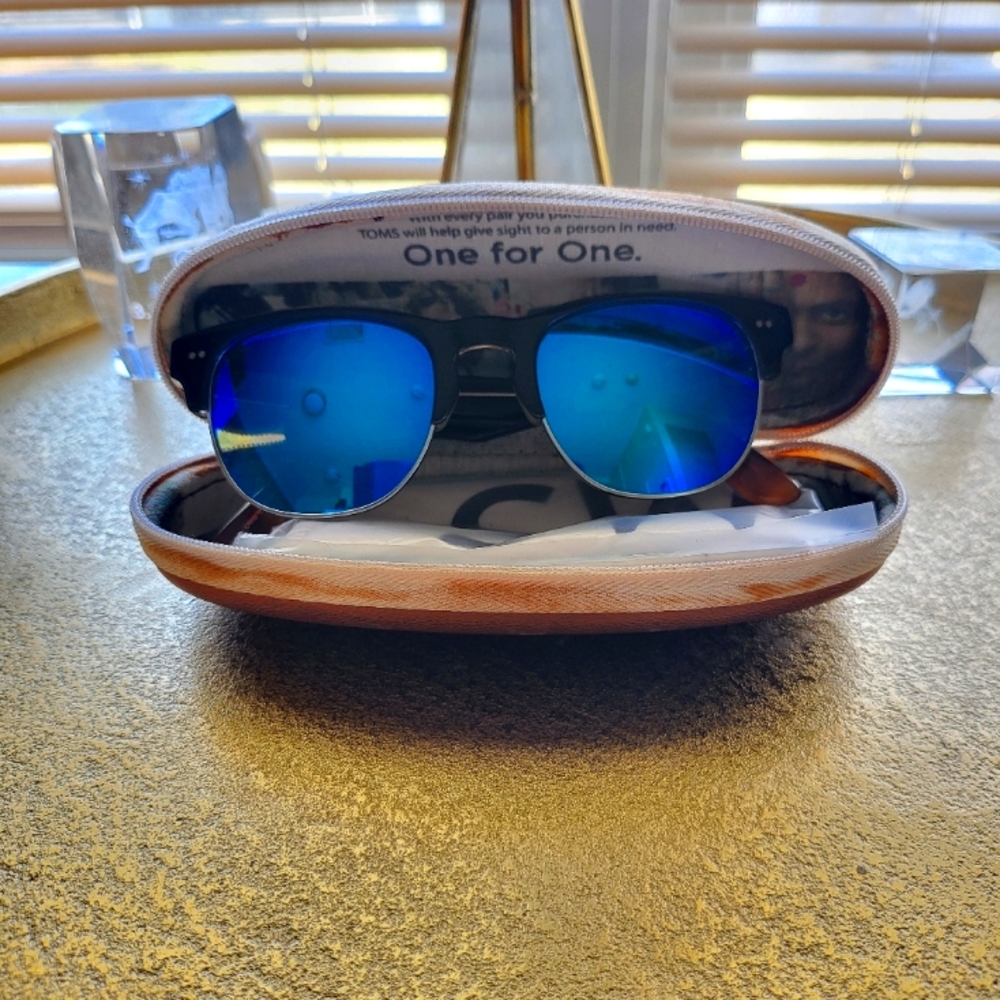 Toms Shades